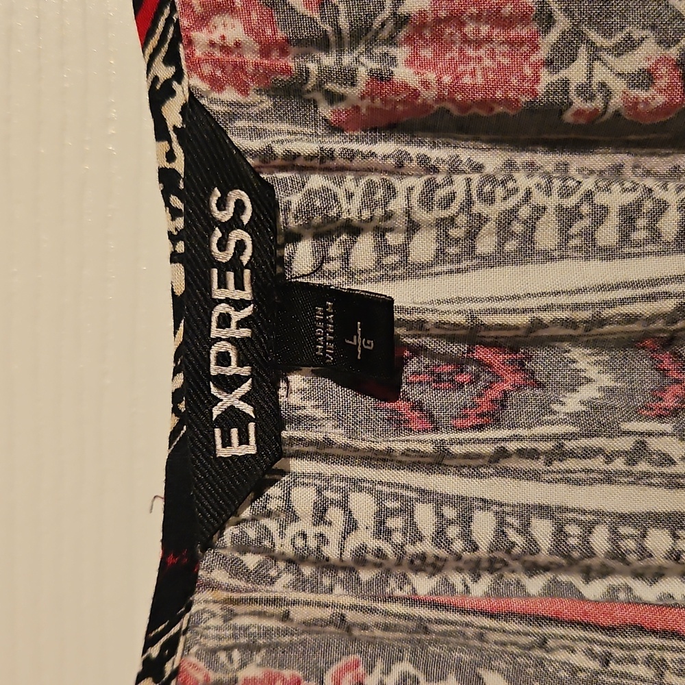 Express Black and Red Large Patterned Dress - Picture 3 of 5